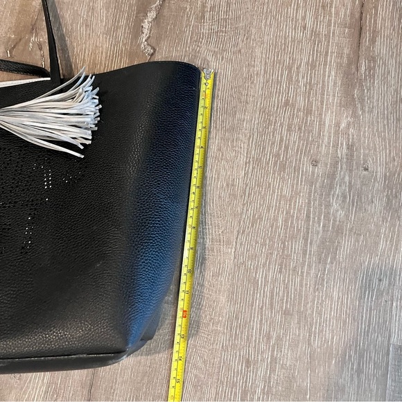 Victoria's Secret Laser-Cut Logo Tote Black Authentic, Gorgeous 24616938 - Picture 4 of 8